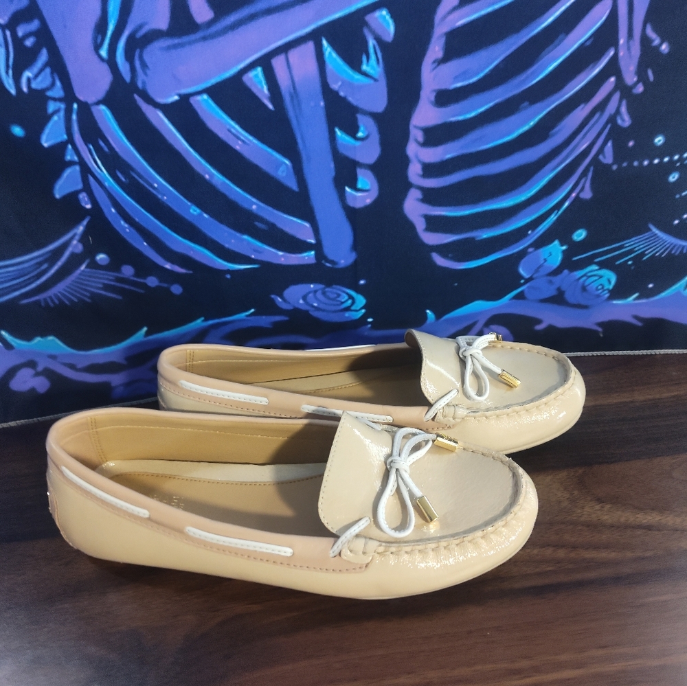 Beige Loafers with Bow Accent